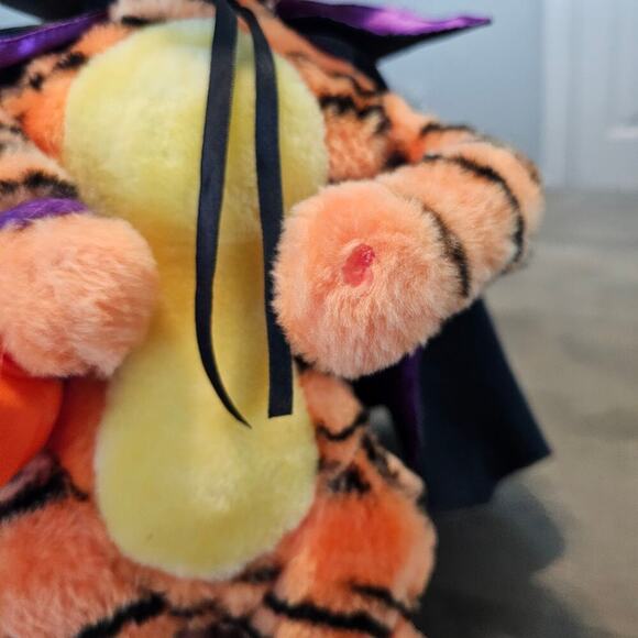 Telco Disney Tigger Halloween Decor 18" Vintage 90s Vampire Costume Pumpkin Cat - Picture 11 of 12
